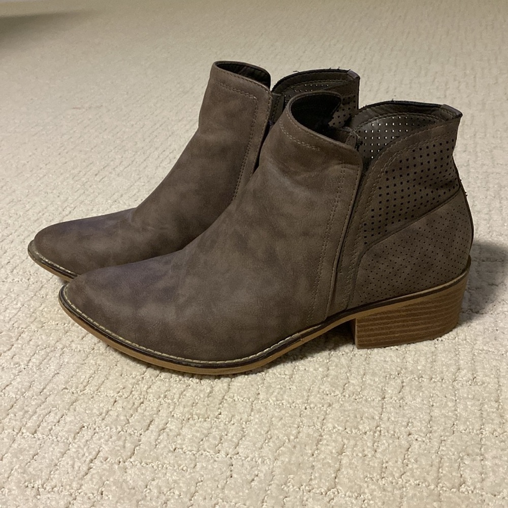 NWOT. Madden Girl leather booties. Pointed toe. Dark gray. Size 8.